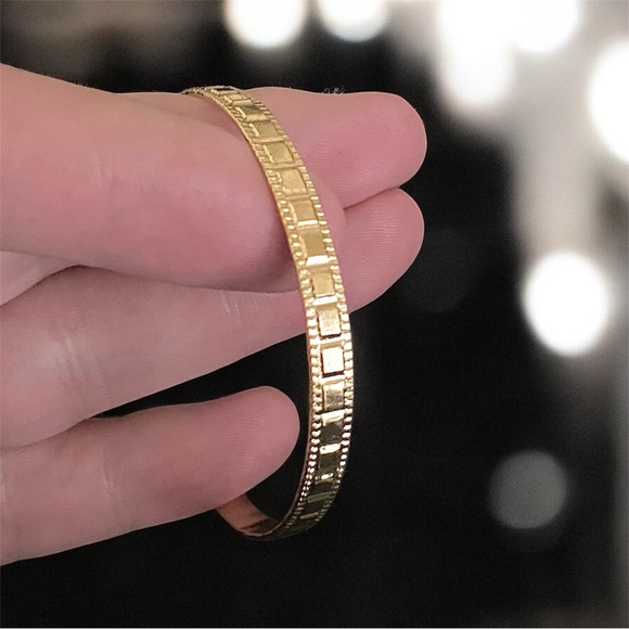 Women’s Gold Plated Bangle adjustable bracelet - Cuff Bracelet - Picture 4 of 5